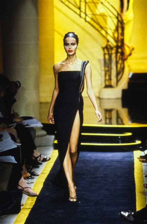 calendario pravo 1998 versace|Atelier Versace Fall 1997 Couture Collection.